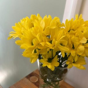 Blumen auf dem Buffet