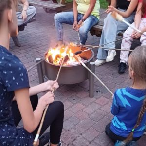 Moormerland Kids beim Lagerfeuer