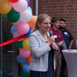 Jana Schwolow eröffnet die Kindertagesstätte